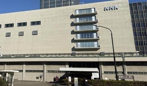 「これアリ？」ちゃんみなの股広げる紅白演出が波紋　「あのギリギリが彼女らしさ」評価する声も