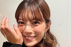テレ朝・三谷紬アナ、ミニスカあわせたコーデにドキっ大反響　「後ろ姿高校生？！」「ルーズソックス似合う！」