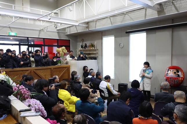 小川晶氏の第一声の様子