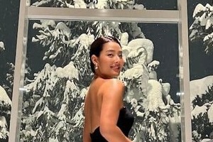 すみれ、超ミニ白ドレスで色気ダダ漏れショット　「可愛さの次元がヤバい」「マリリンモンローみたい」