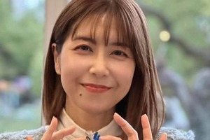 夫は広島カープ元監督...緒方かな子52歳、変わらぬ美貌で...声優の長女＆愛犬とパシャリ　「美人母娘」