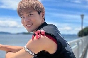 松井珠理奈＆ボイメン・辻本達規、和装で結婚報告　新婚ラブラブ指輪を見せて...「末永くお幸せにーー」