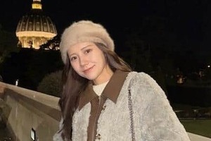 今井美桜、花柄ショーパン×ラベンダー色ニットで超キュート　「かわいさ増し増し」「何でこんなに可愛いんだ」