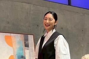 常盤貴子、透け感スカートで脚組みショット...変わらぬ美貌にドキっ　「可愛くて綺麗」大絶賛の嵐