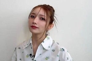 後藤真希、透け感トップス×デニムのコーデも最強ビジュ　「かわいすぎるぅーー」「顔小さい～」