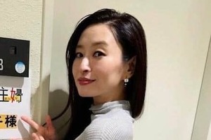 島袋寛子41歳、ボディラインすらり...ハイネックのコーデで「激カワ」大絶賛　「どんどん可愛くなるの何？」