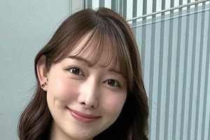 「スーパーJチャンネル」テレ朝・森山みなみアナ、タイトなニット×チェック柄スカートで...笑顔にキュン