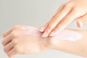 「やす子さん、最近誰かと手をつないだ？」その答えは　握手後に5人に1人は自分の手の匂いを嗅ぐというが