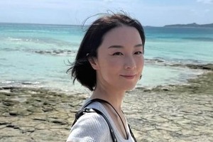 伊藤歩、白ロングドレスで国宝級の美貌ダダ漏れ...「お綺麗です」　14歳年下イケメン俳優との結婚も話題に