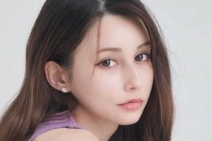 ダレノガレ明美、超ミニ丈ワンピの「久しぶりの私服」ショット　異次元スタイルの美貌で...色気ダダ漏れ
