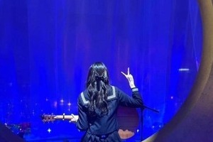 「顔非公開」tuki．ロングヘアーのぞかせ...美オーラダダ漏れショット　「可愛い！！！！」ネット騒然