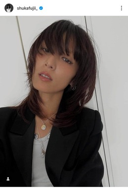 藤井萩花さんのインスタグラム（＠shukafujii_）より