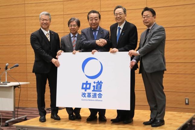 中道改革連合の動向が注目されている。右から2番目が立憲民主党お安住淳幹事長
