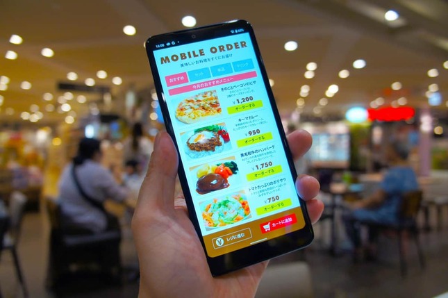 スマホで注文する飲食店が増えてきた（写真はイメージ、川島さんが行った店舗ではありません）