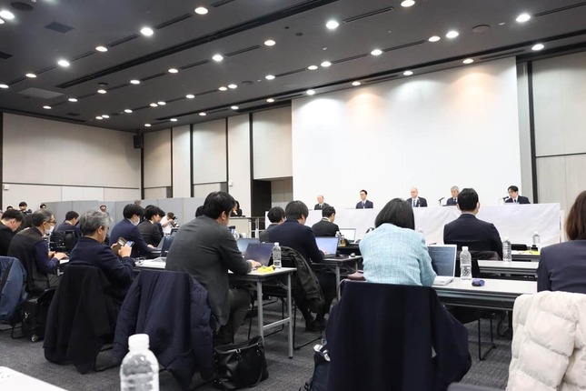 プルデンシャル生命の会見会場。記者クラブ加盟社やプルデンシャル生命から案内を送った報道機関は前の方に席が用意されていた。