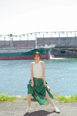 写真集は北海道で撮影された　（c）HKT48 地頭江音々卒業写真集 ねね／玄光社