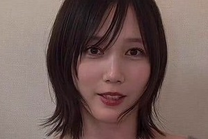 本田翼、白ショーパンあわせ...パリでのさわやかコーデで最強ビジュ　「お洒落で可愛い」すらり神スタイル