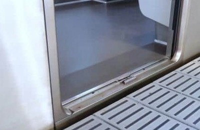 「たぶん割り込んでくるな」ぶつかり、そのまま先に乗車され　驚きから怒りへ...通勤トラブルの末路