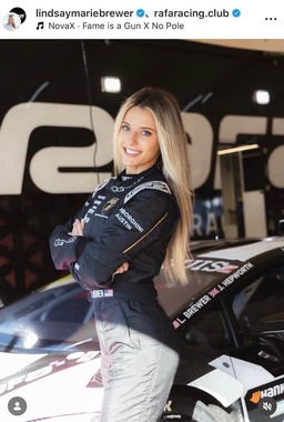 リンジー・ブルワーさんのインスタグラム（＠lindsaymariebrewer）より