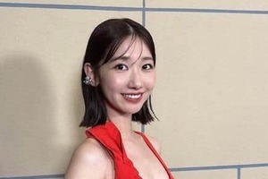 柏木由紀、ミニ丈×ロングブーツの私服ショットにドキっ　「めっちゃオシャレ」「大人っぽくて可愛い」
