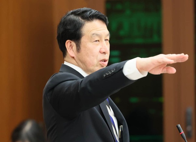 衆院財務金融委員会で質問に立つ米山隆一前衆院議員（写真：つのだよしお/アフロ）