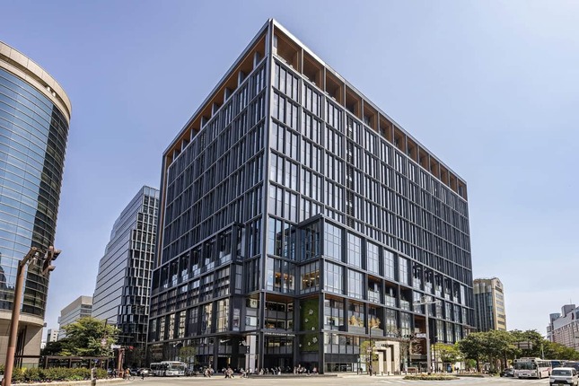 2025年にオープンした「ワン・フクオカ・ビルディング（ワンビル）」。18～19階に入居する「ワンフクオカホテル」は「大体半分がインバウンド」だという