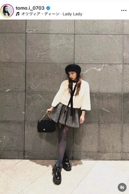 板野友美さんのインスタグラム（＠tomo.i_0703）より