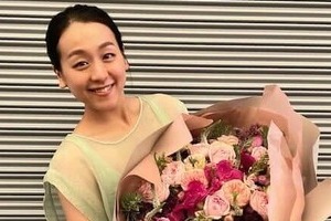 浅田真央＆浅田舞、レアな姉妹2ショット...エレガントなワンピ姿で　「二人とも綺麗」「スタイルが異次元」