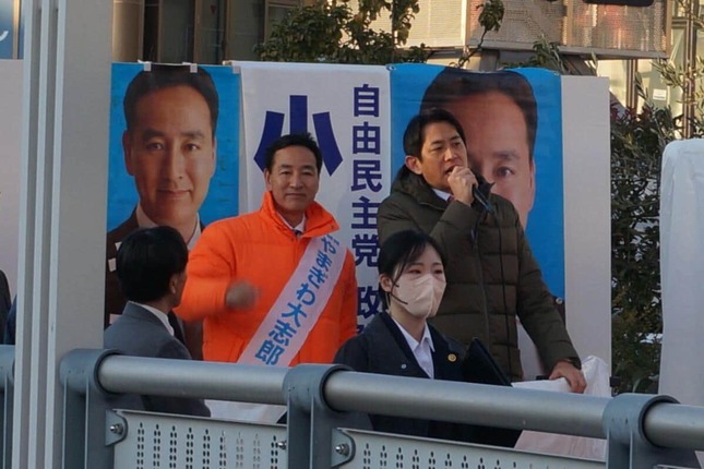溝の口駅付近の応援演説に臨む自民党の小林鷹之政調会長