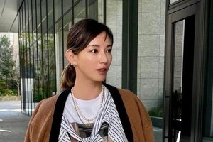 加藤あい、爆イケなサングラス姿で...隠しきれない圧倒的オーラ　「綺麗さ完璧」「最高に可愛い」