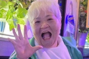 プロレスラー・ダンプ松本、ひざ手術後の経過報告...笑顔みせ　「傷が痛々しい...自分でもまだ見れてない」