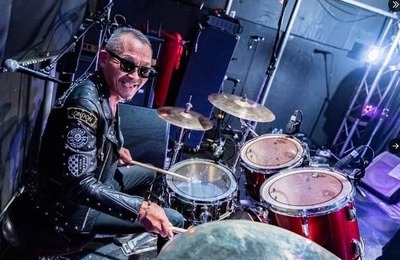 「頭の悪い奈良の民」「舐めんなよ」高市氏批判で波紋　元BOØWYドラマー、「あまりにも酷い物言い」謝罪