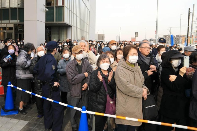 演説には多くの聴衆が集まった