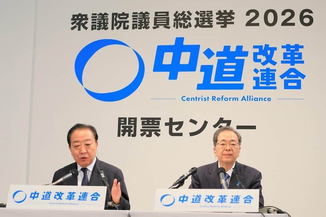 厳しい表情で中継に出演。左から野田佳彦、斉藤鉄夫両共同代表