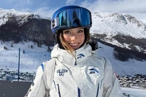 美女スキーヤー谷愛凌、髪をアップに＆くつろぐショットも「激カワ」　「決勝行けた！」喜び爆発...ミラノ五輪