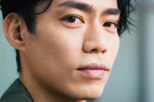 高橋大輔、オールホワイトコーデで「男前」「絵になる」「素敵過ぎる～」　新ビジュアルかっこよすぎ話題沸騰