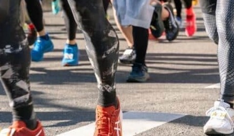 「さいたまマラソン」雪で中止、豪華な「給食」どうなった？　4000個の十万石まんじゅうなど...行方は