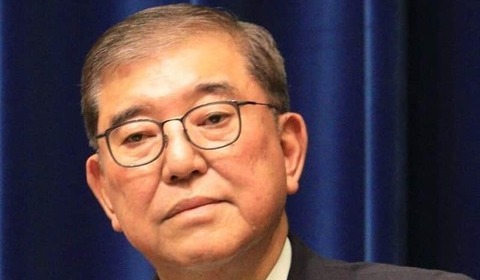 石破茂元首相、当選あいさつでハプニング　マイクぽんぽん...「どんどん可愛く」ネット笑い