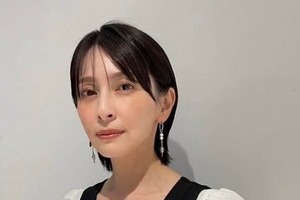 奥菜恵、上品なワンピース姿で色気ダダ漏れ　異次元の美貌にため息...「エレガントすぎます」