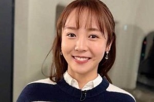 森千晴アナ、チェック柄ミニスカのコーデで美貌ダダ漏れショット　「スタイル抜群」「可愛すぎる」