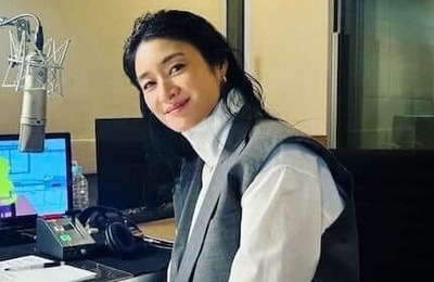 小雪「久しぶりに帰り際の私服ショット」　全身ブラックで...変わらぬ美貌にため息「見るたびに綺麗」