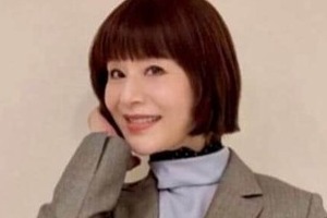 大地真央、紫のニットで美貌ダダ漏れ　70歳の誕生日を12歳年下の夫とお祝い...ステキ夫婦2ショット