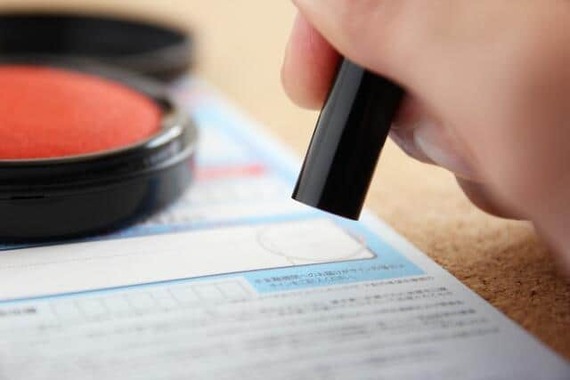 購入前に第三者に相談することが大切だと識者は指摘する（画像はイメージ）