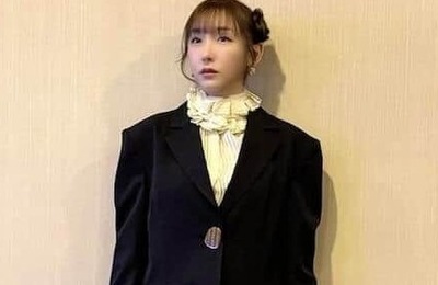加護亜依、どアップ横顔ショットで「激カワ」大絶賛　「横顔イイね！」「ずっとかわいいです！！！」
