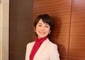 石田ゆり子「どうしましょう」な表情...長ネギ横に置いたオフショットに反響　「困ってても美しい」