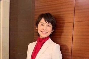 石田ゆり子「どうしましょう」な表情...長ネギ横に置いたオフショットに反響　「困ってても美しい」