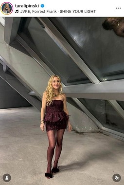 タラ・リピンスキーさんのインスタグラム（＠taralipinski）より