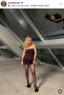 タラ・リピンスキーさんのインスタグラム（＠taralipinski）より