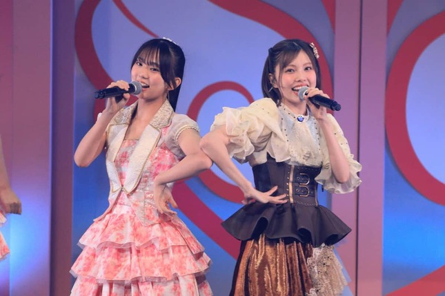 6期生の渋井美奈さん（左）と「Overtake」