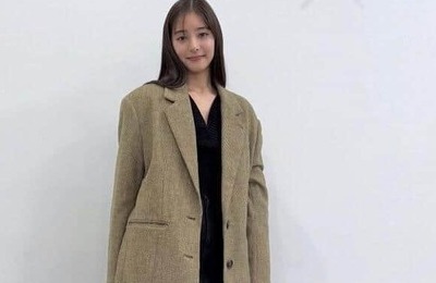 新木優子、サングラス×超ミニ丈のコーデで神スタイル炸裂　「大人かわいい」「ため息が出る程の美しさ」